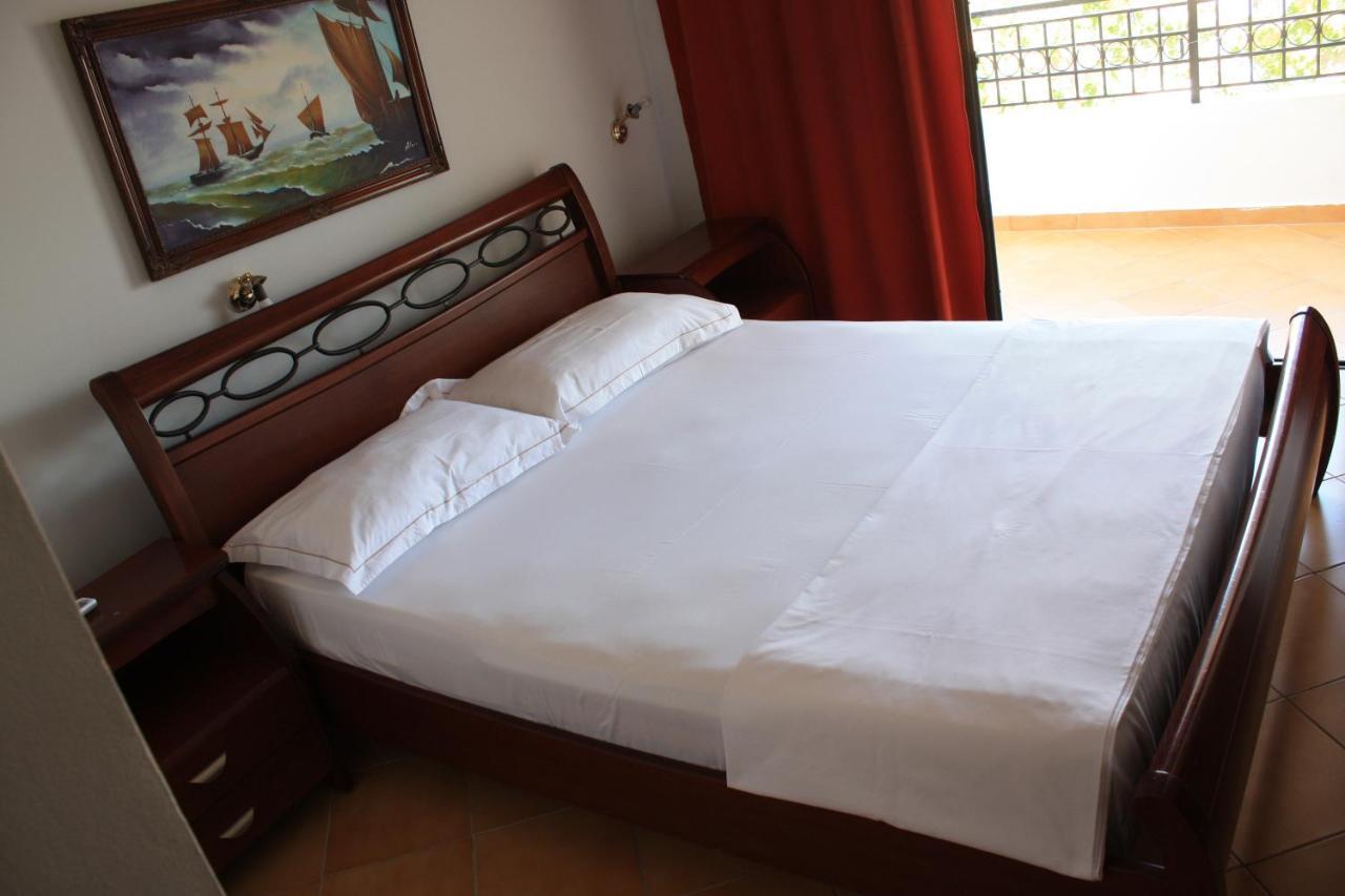 Kanina Hotel&Hostel Saranda Extérieur photo